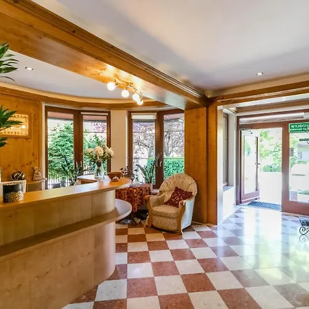 Czantoria & أوسترون